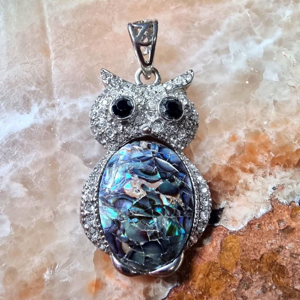 🌟3/$40 Sale!Mix & Match🌟 Abalone & Rhinestone Silver Tone Sparkly Owl Pendant